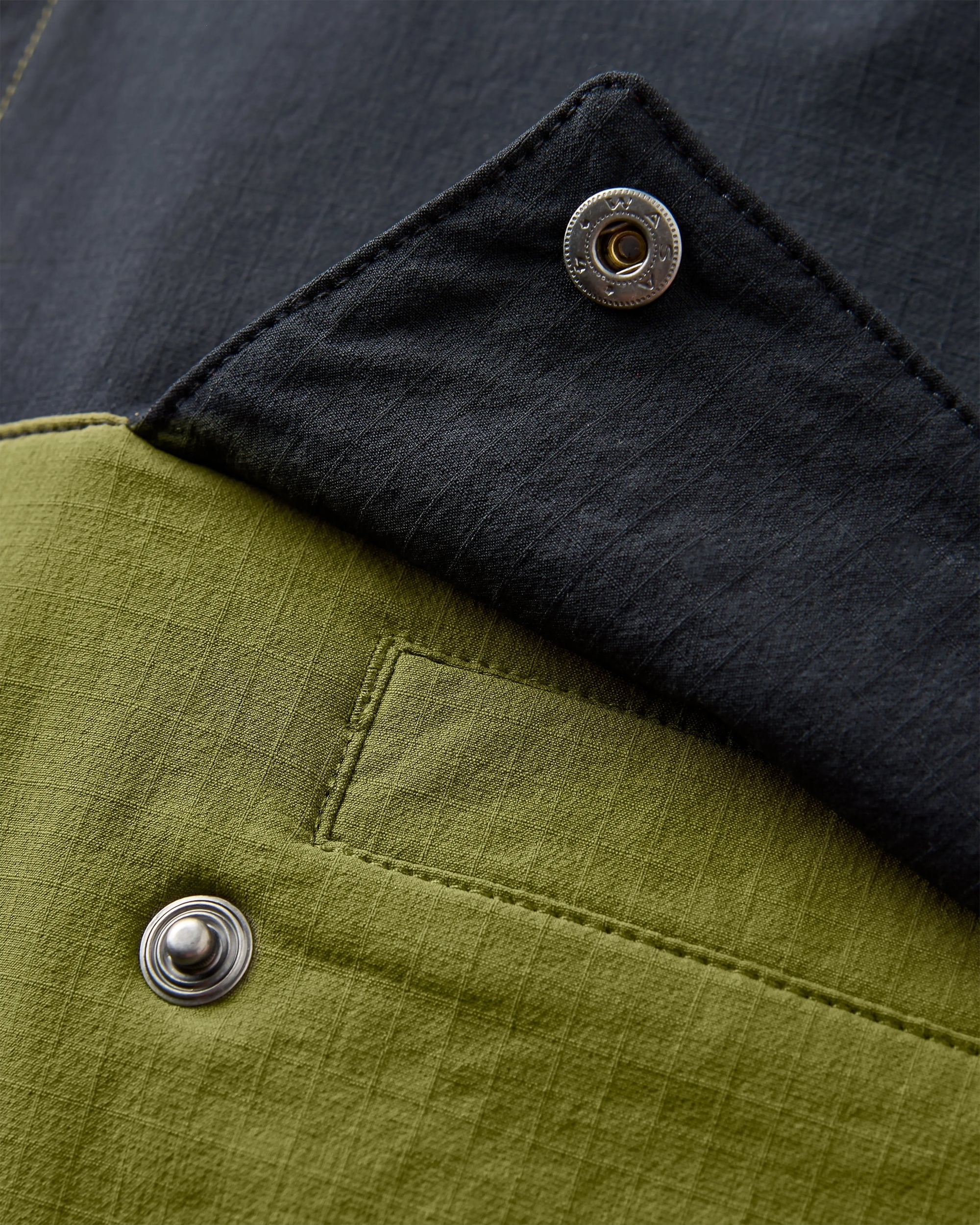 Roamer Light Recycled Softshell Jacket - Black/Khaki - Flatlay