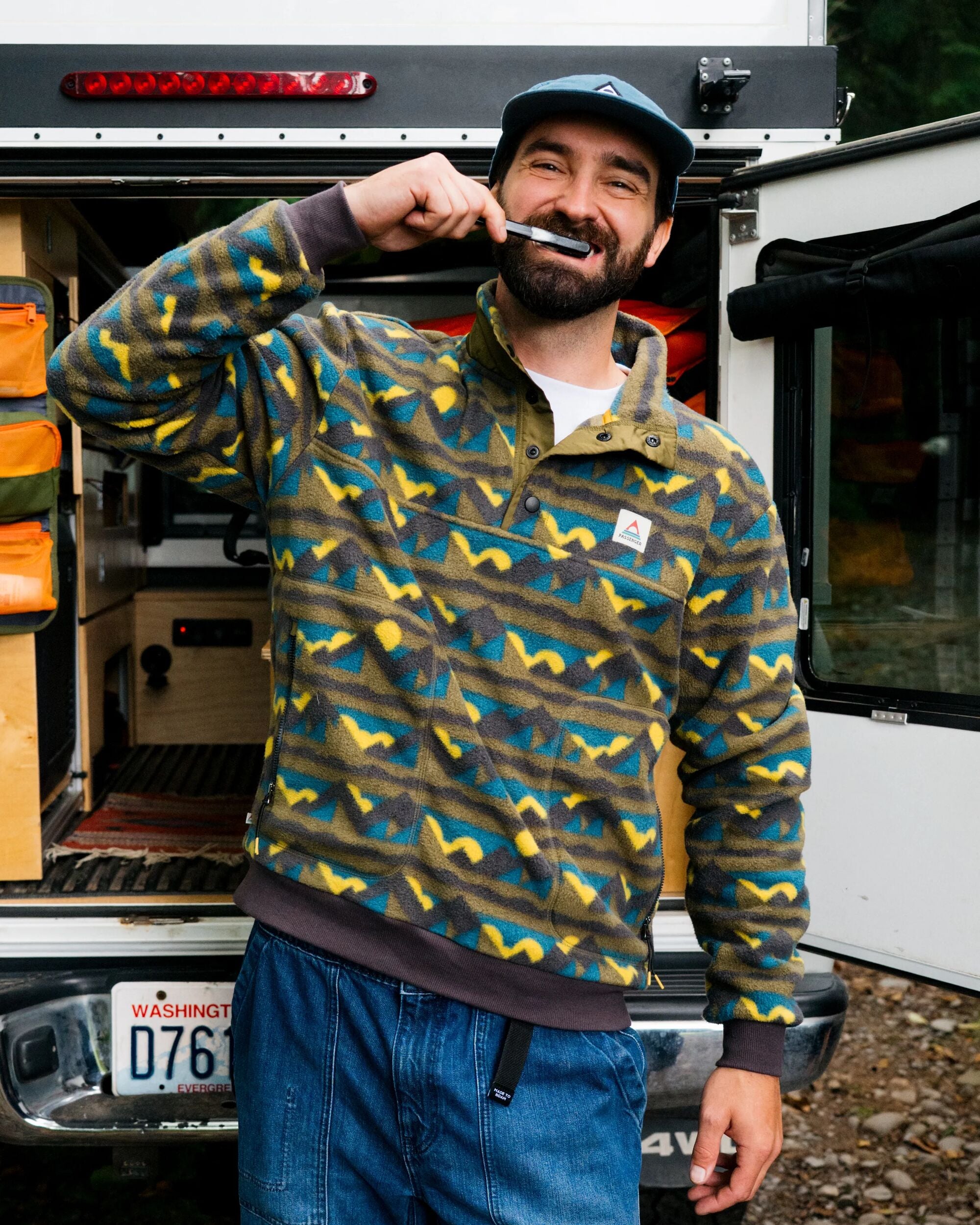 Take It Easy Polar Fleece - Views Dark Olive - Lifestyle