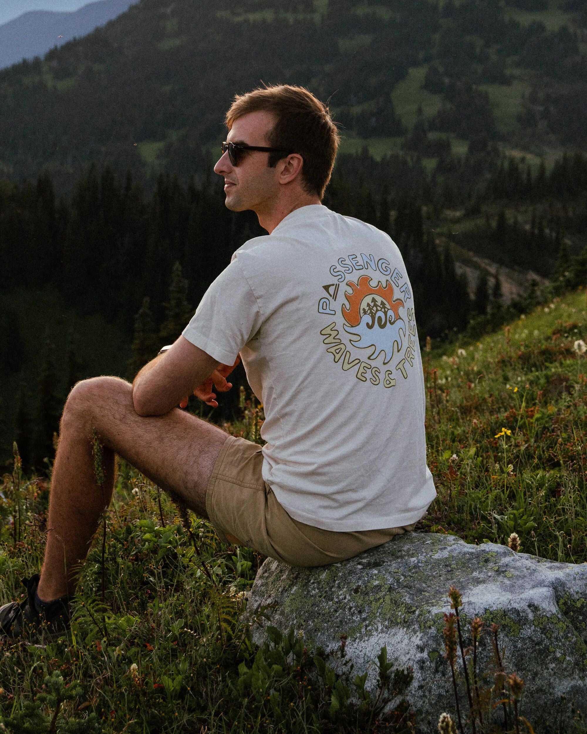 Dune Men's Recycled Cotton T-Shirt - Birch - Lifestyle