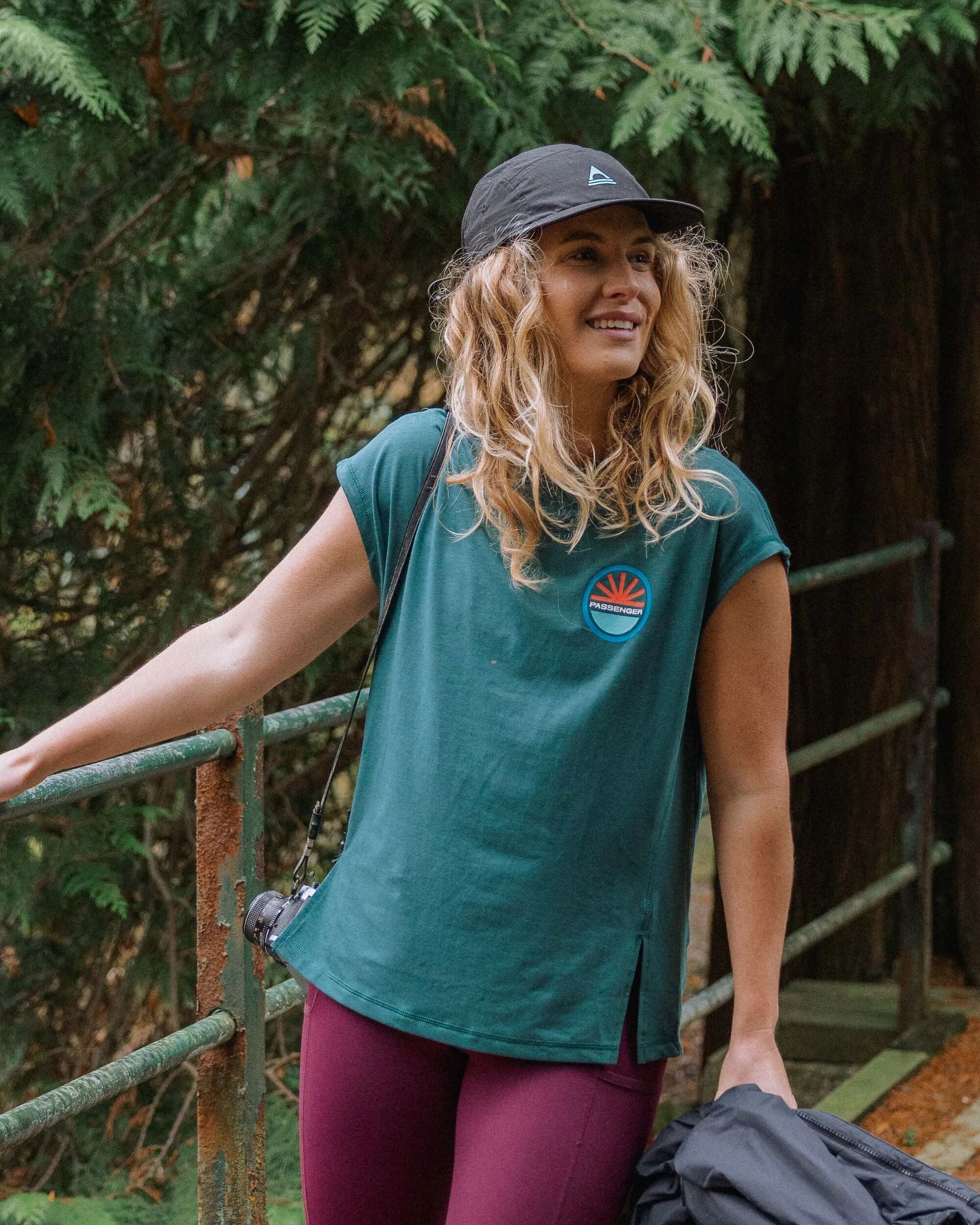 Chase The Light Active T-Shirt - Deep Ocean - Lifestyle