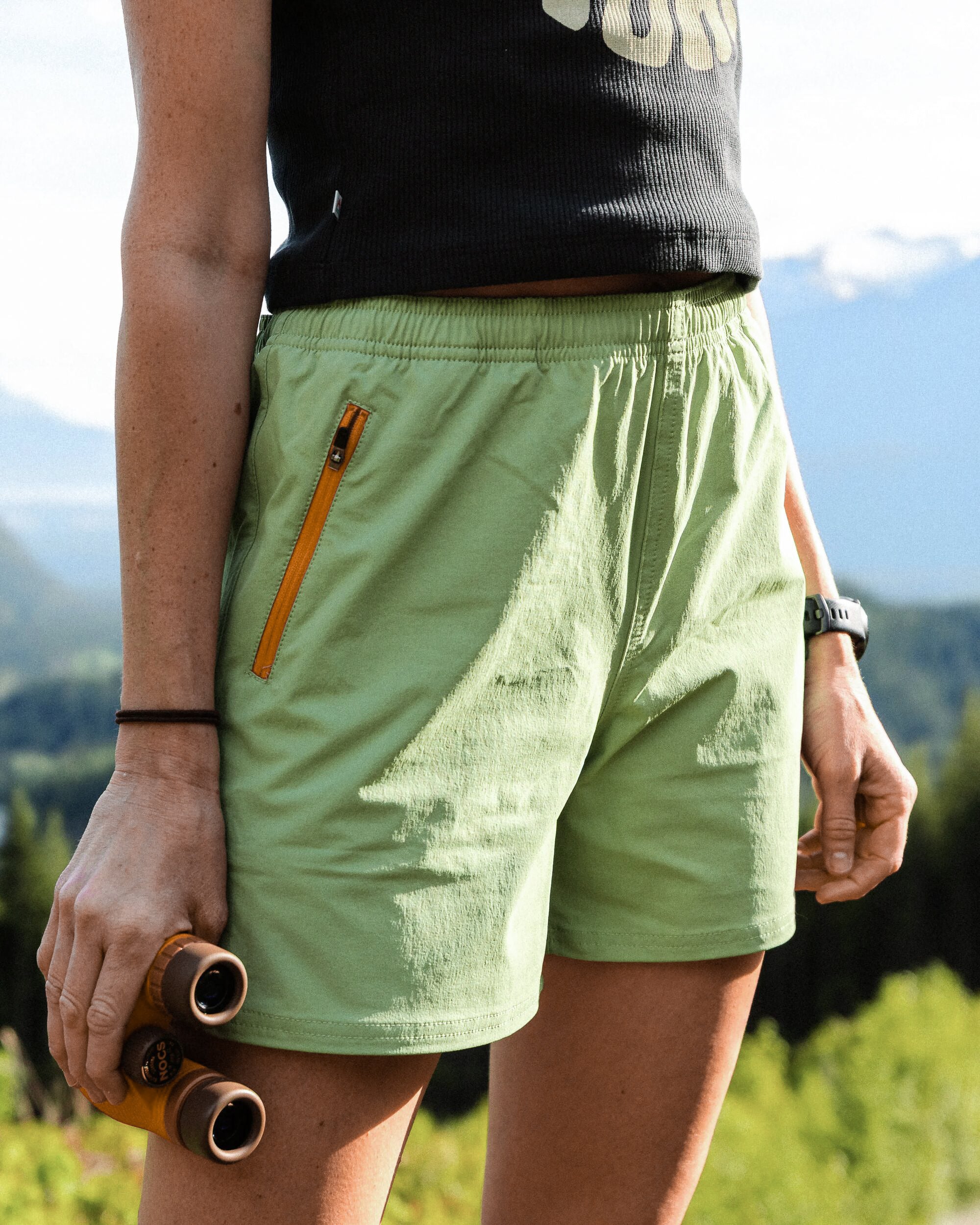 Flaris NetPlus® All Purpose Short - Stem Green - Lifestyle