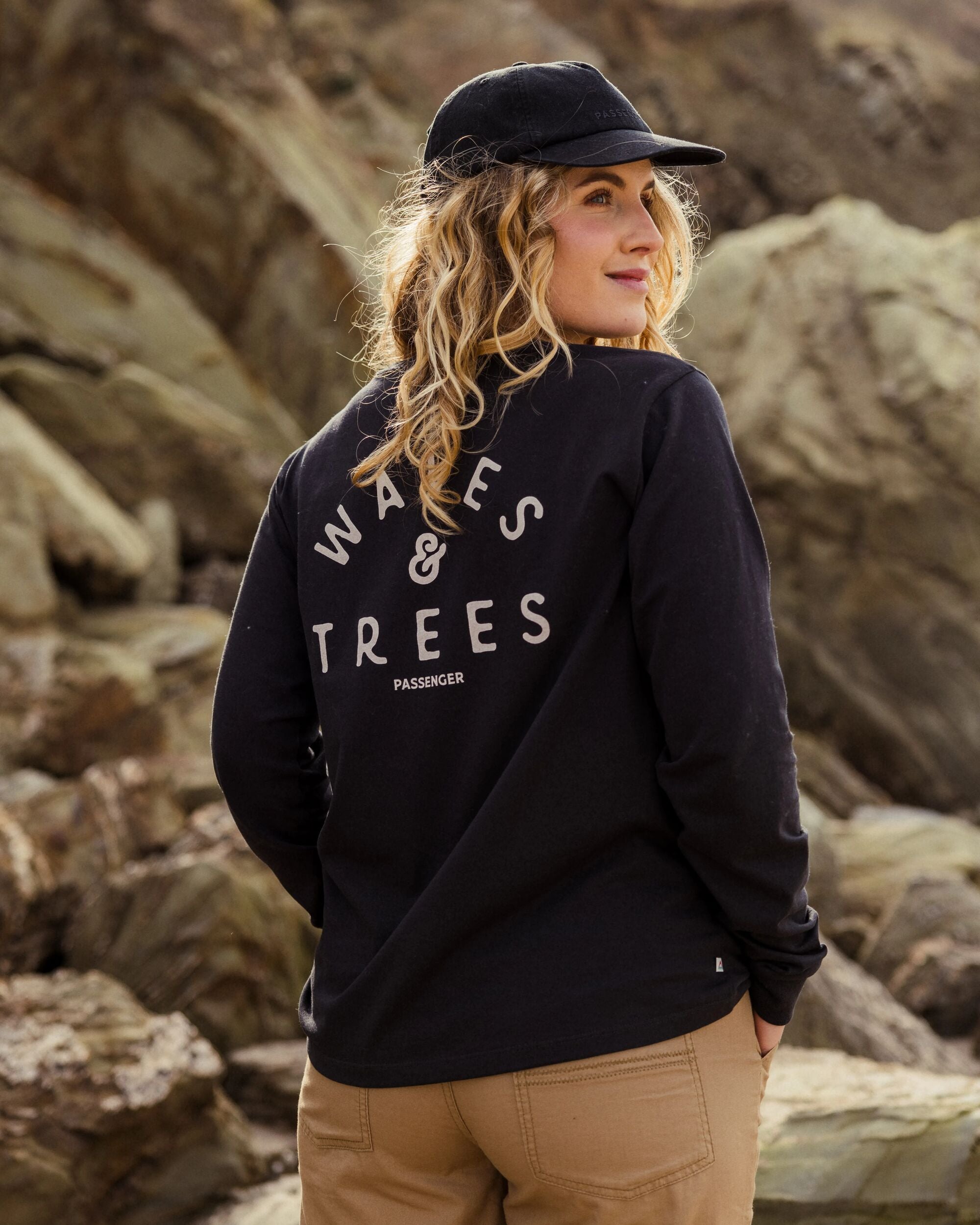 Penida Recycled Cotton LS T-Shirt - Black - Lifestyle