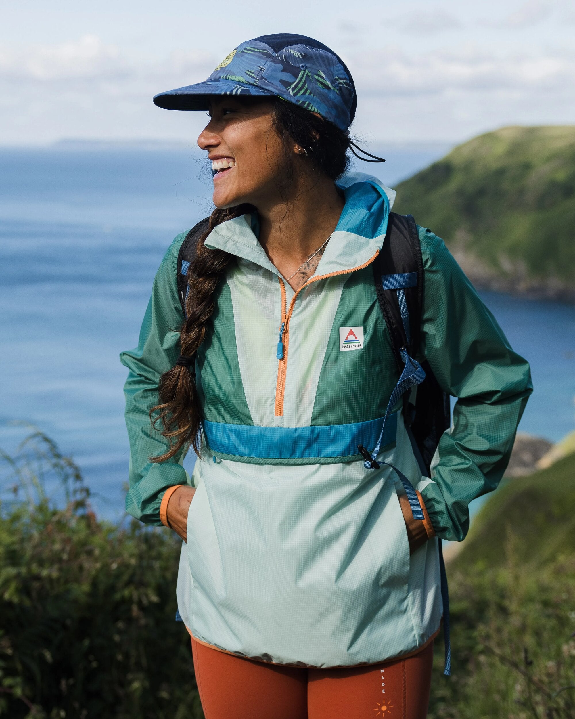 Viento Recycled Windshell Anorak - Surf Spray/Deep Sea - Lifestyle