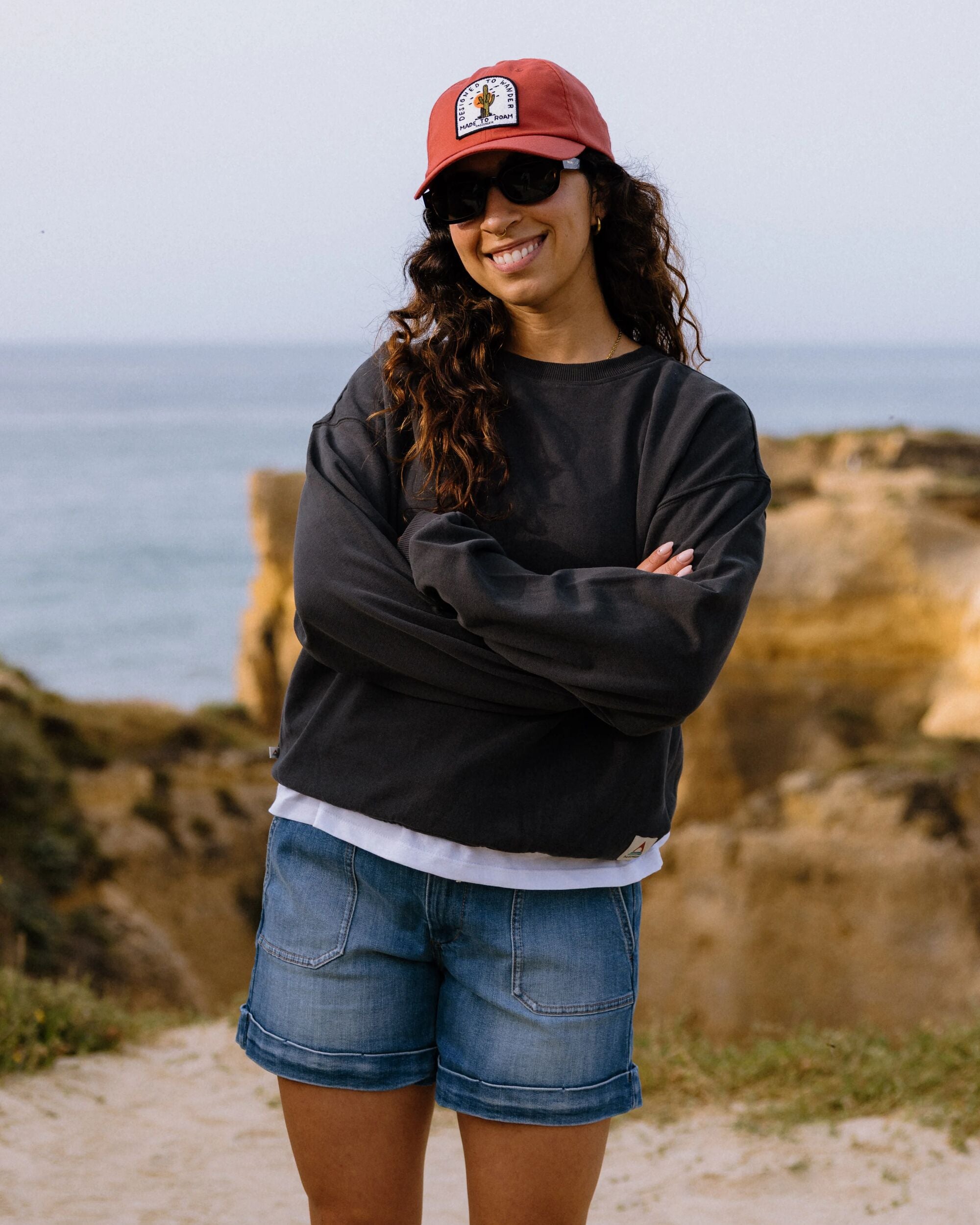 Heritage Women's Sweatshirt - Faded Black - Lifestyle