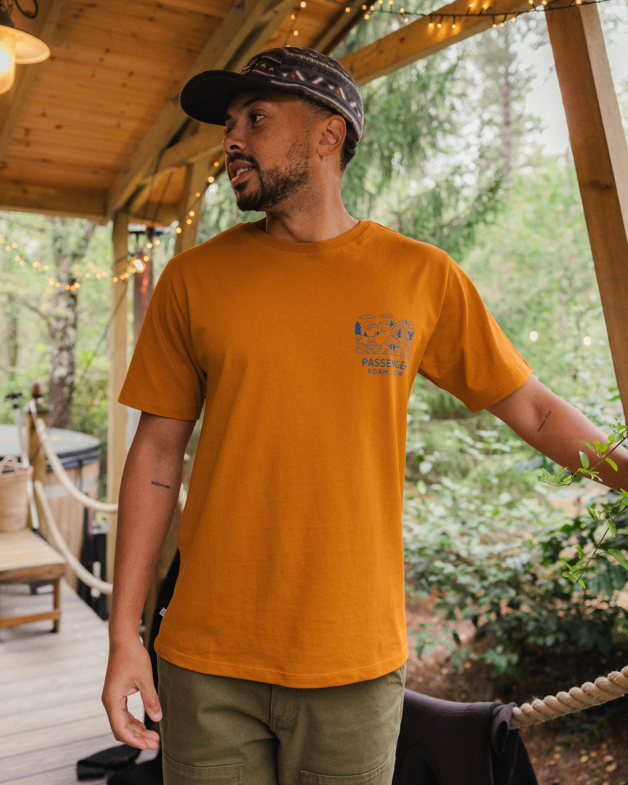 Roam Slow Men's Recycled Cotton T-Shirt - Retro Orange - Lifestyle
