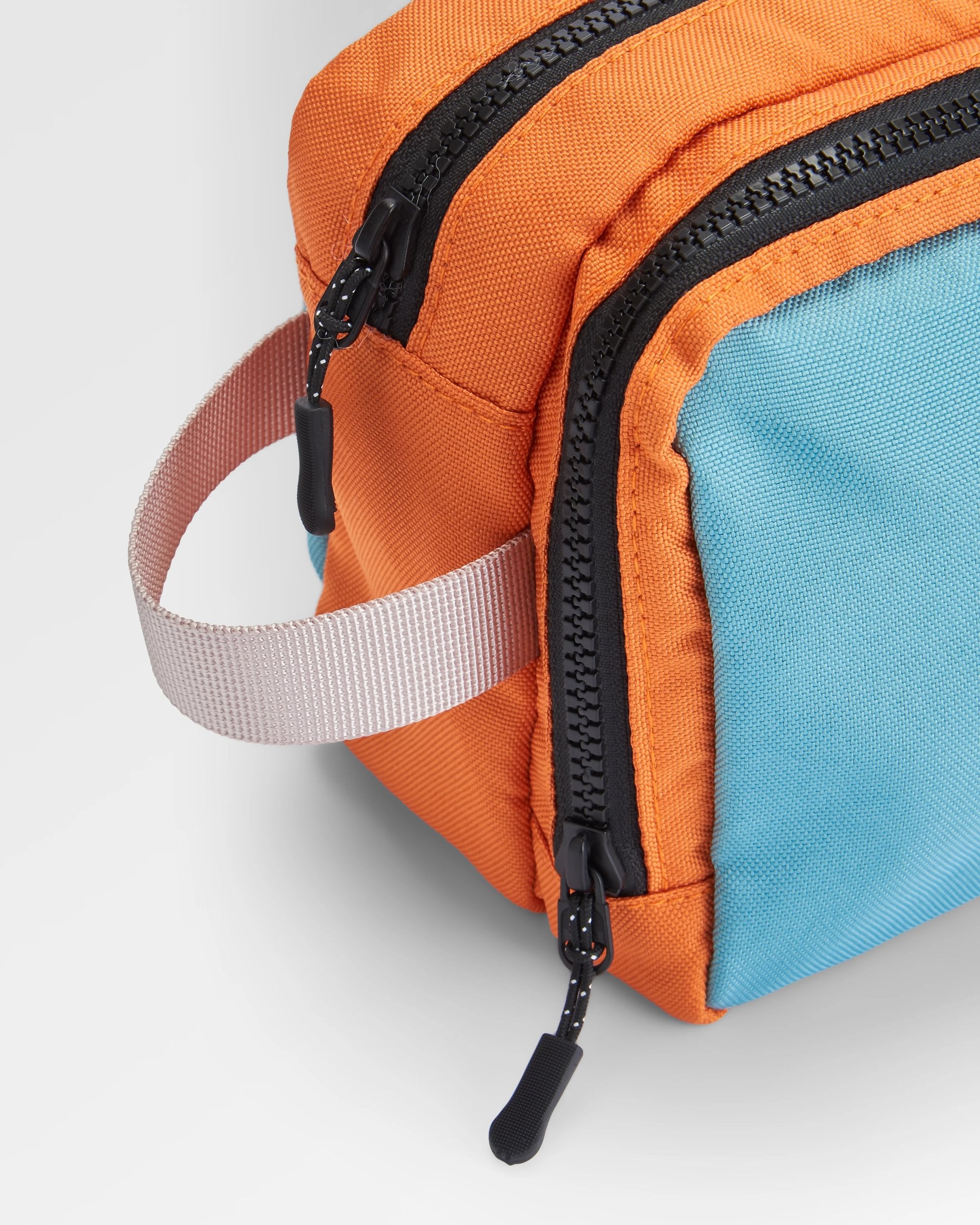 Travel Recycled Wash Kit - Arctic/Retro Orange - Flatlay