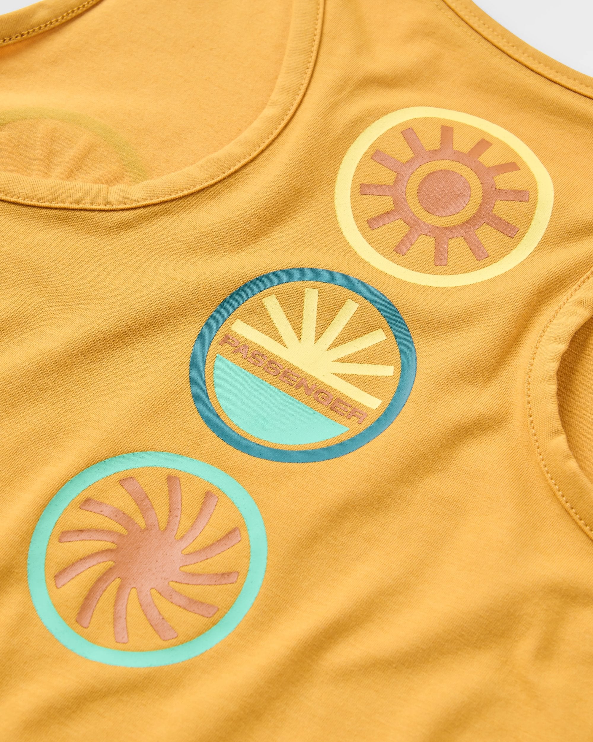 Chase The Light Active Vest - Spruce Yellow - Flatlay