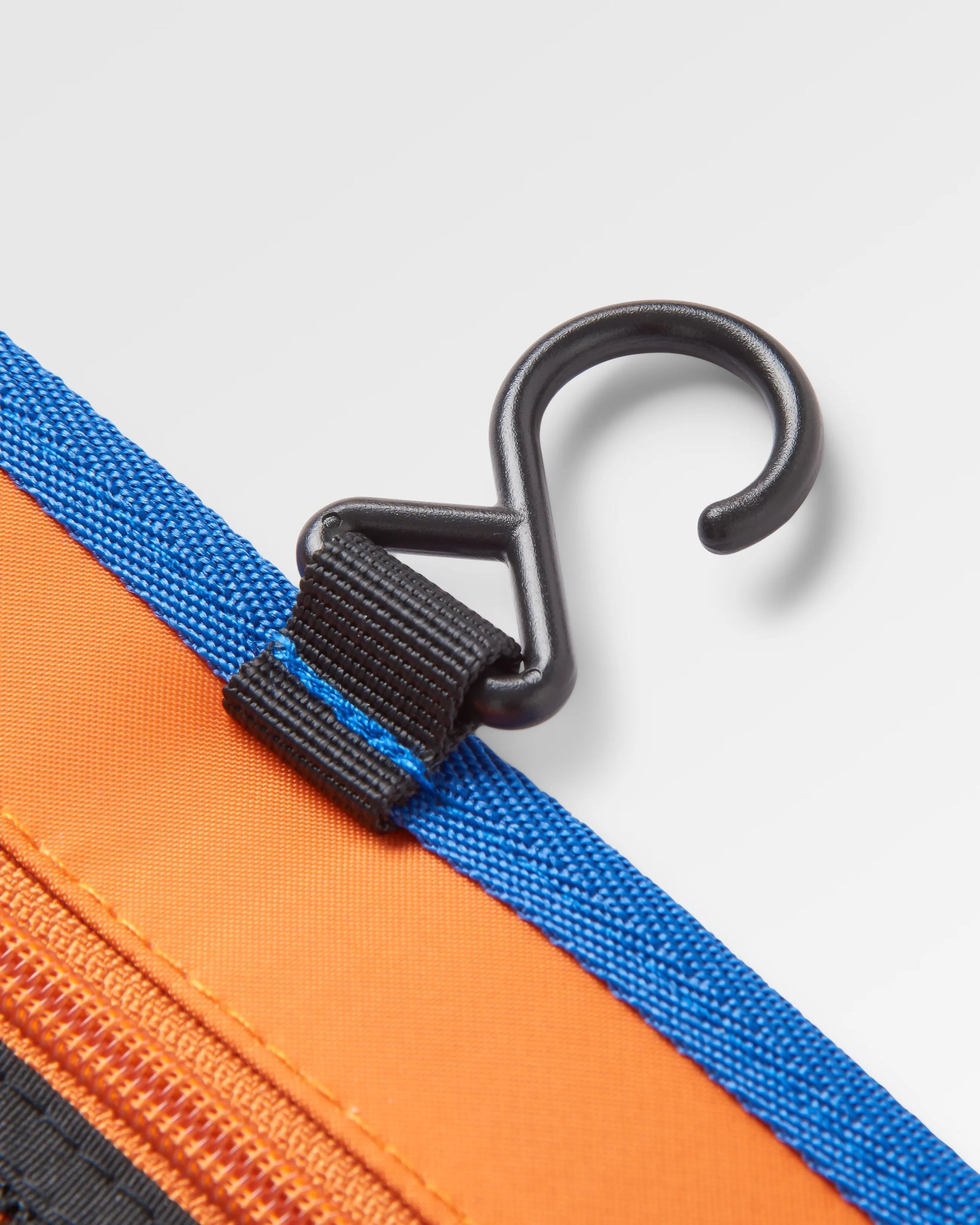 Drop Recycled Wash Kit - Azure Blue - Flatlay