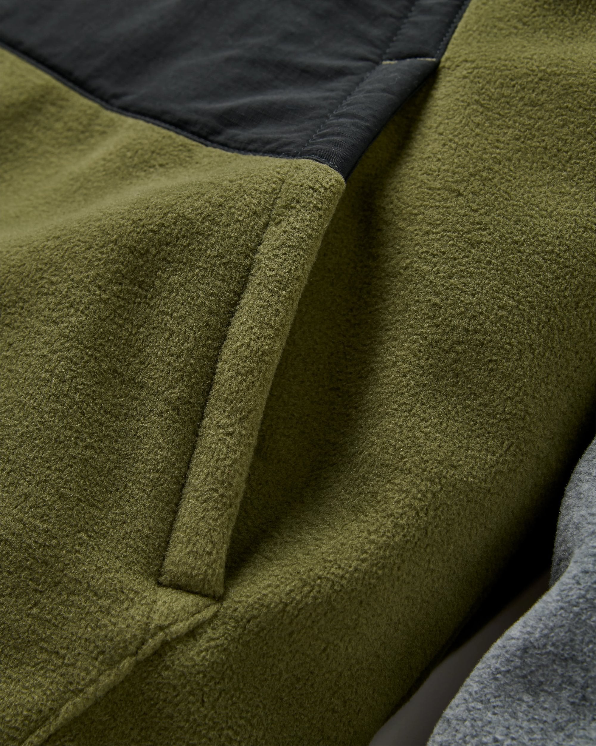 Woodland Hoodless 1/2 Zip Recycled Polartec® Fleece - Grey Marl/Khaki - Flatlay