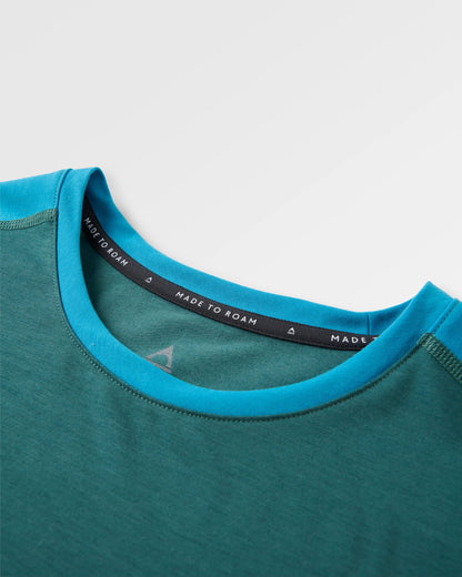 Chase The Light Active LS T-Shirt - Deep Ocean - Flatlay