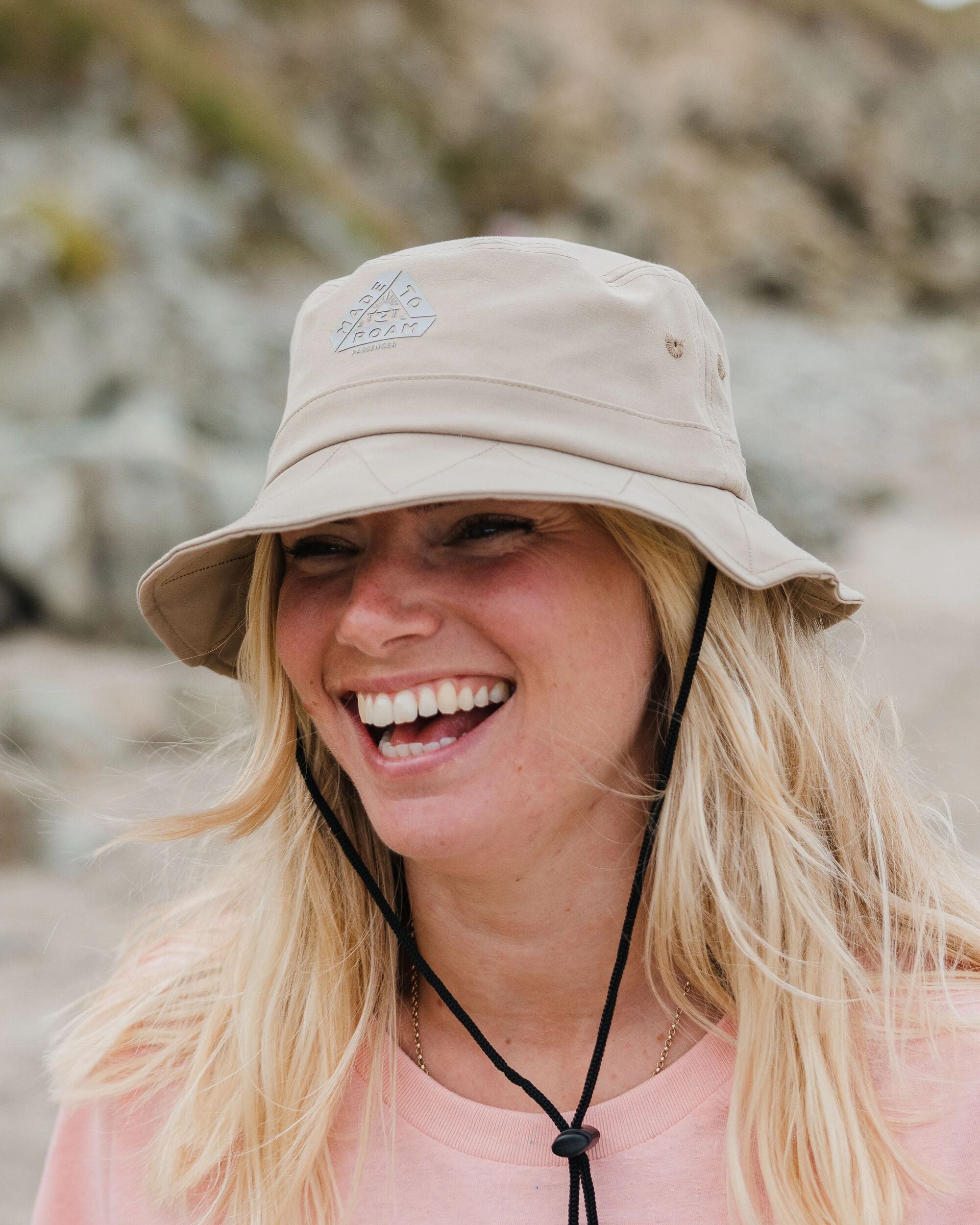 Trail Bucket Hat - Chinchilla Brown - Lifestyle - Female