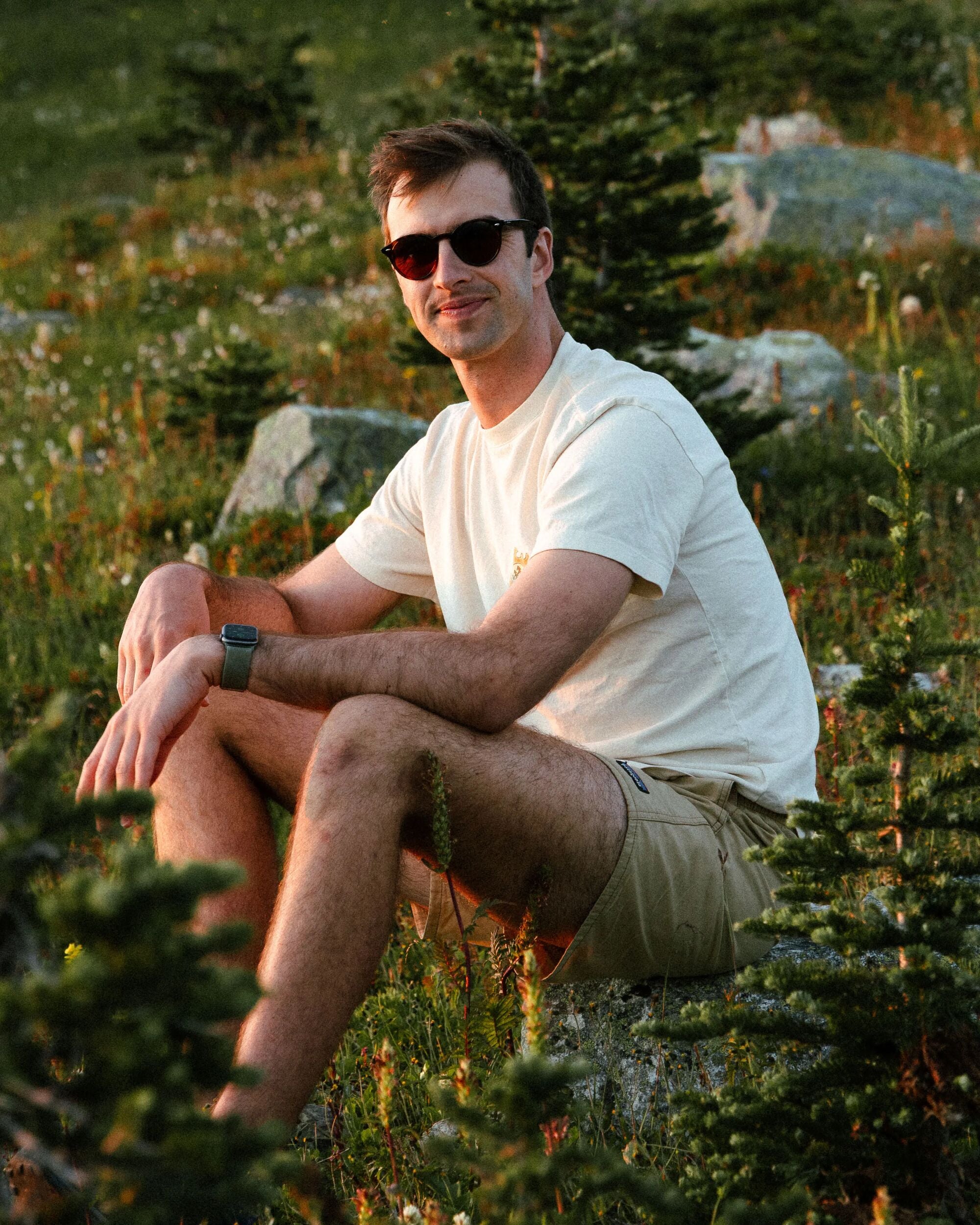 Dune Men's Recycled Cotton T-Shirt - Birch - Lifestyle