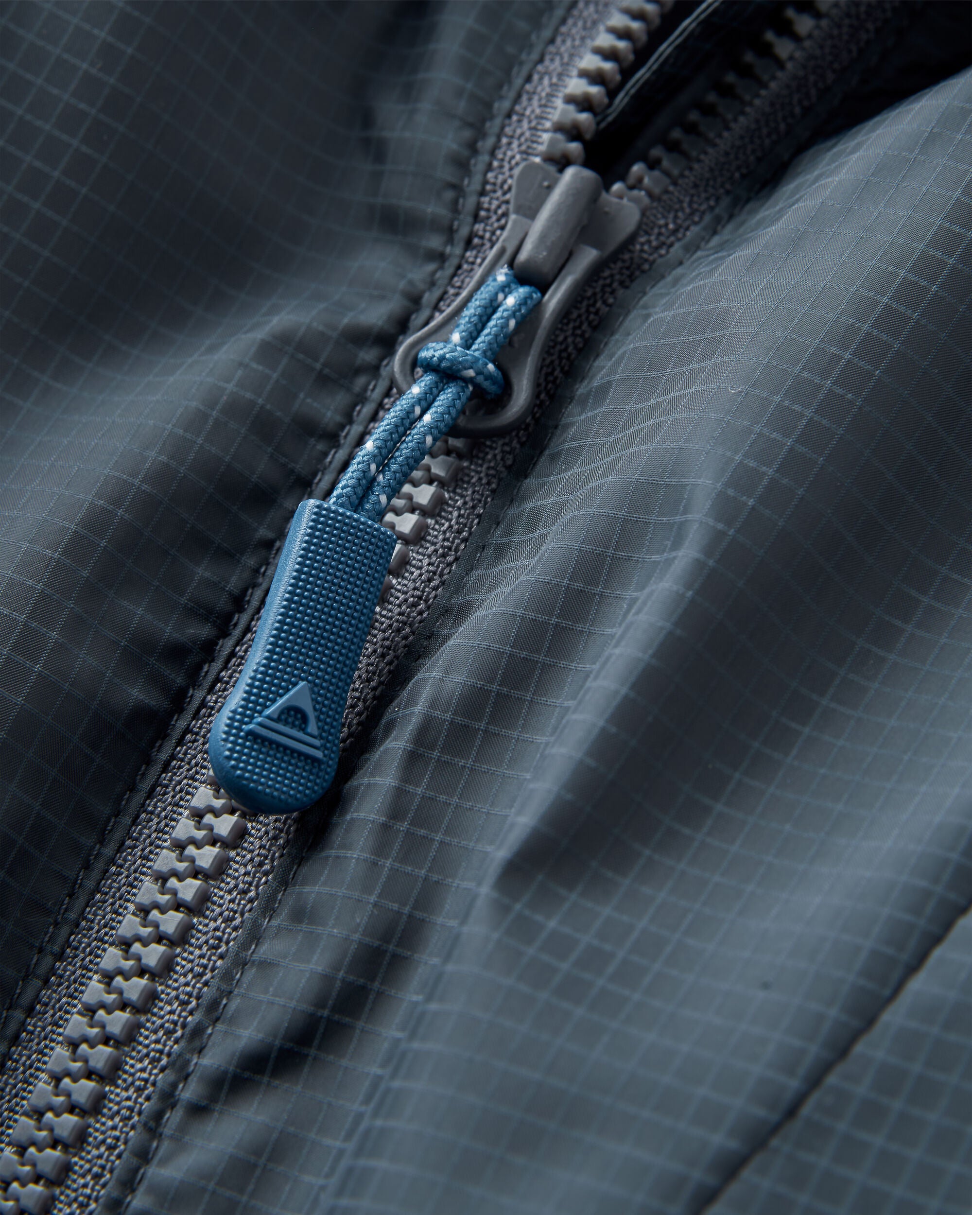 Viento Recycled Windshell Anorak - Charcoal - Flatlay