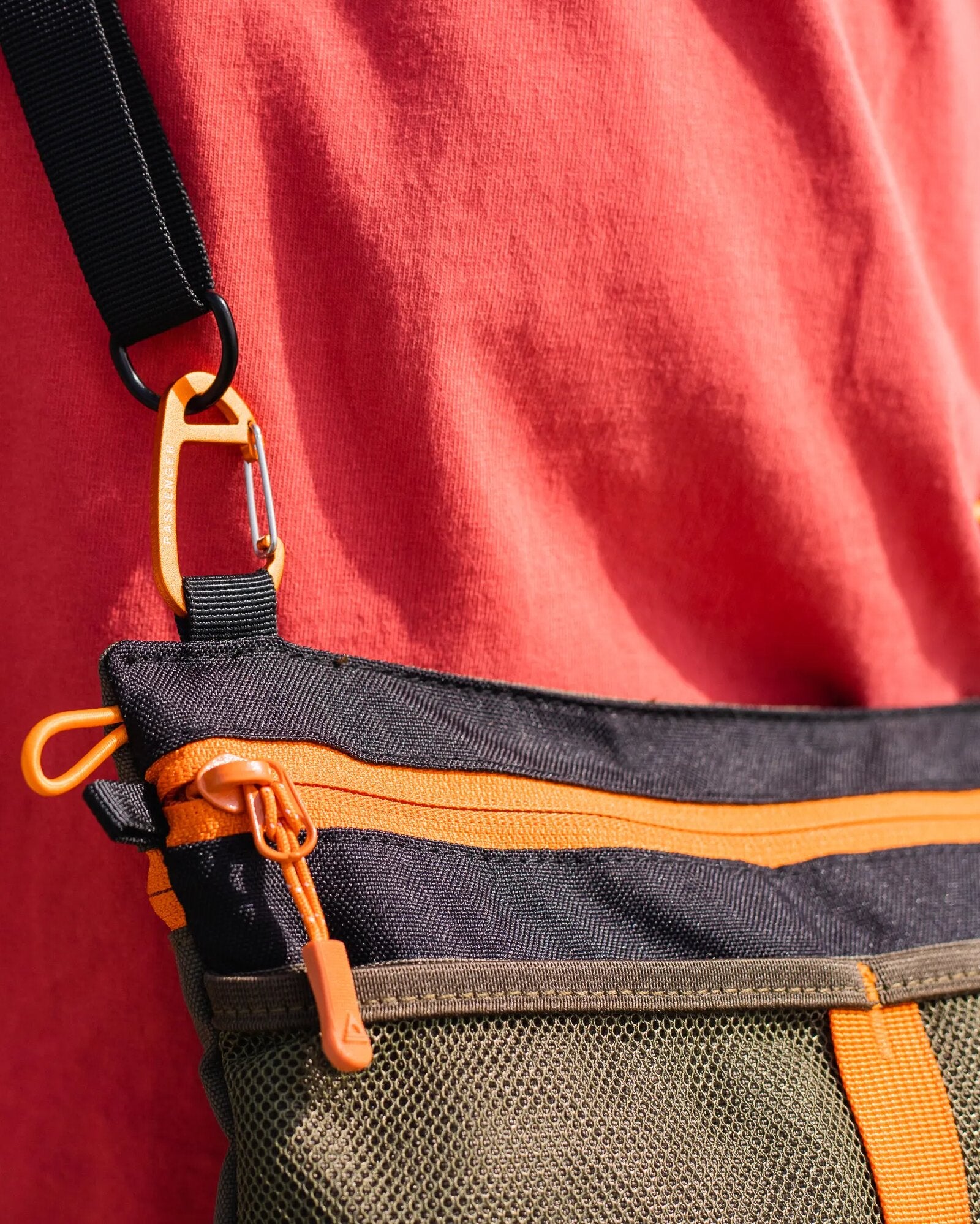 Waypoint Cross Body Bag - True Black/ Khaki - Lifestyle - Male