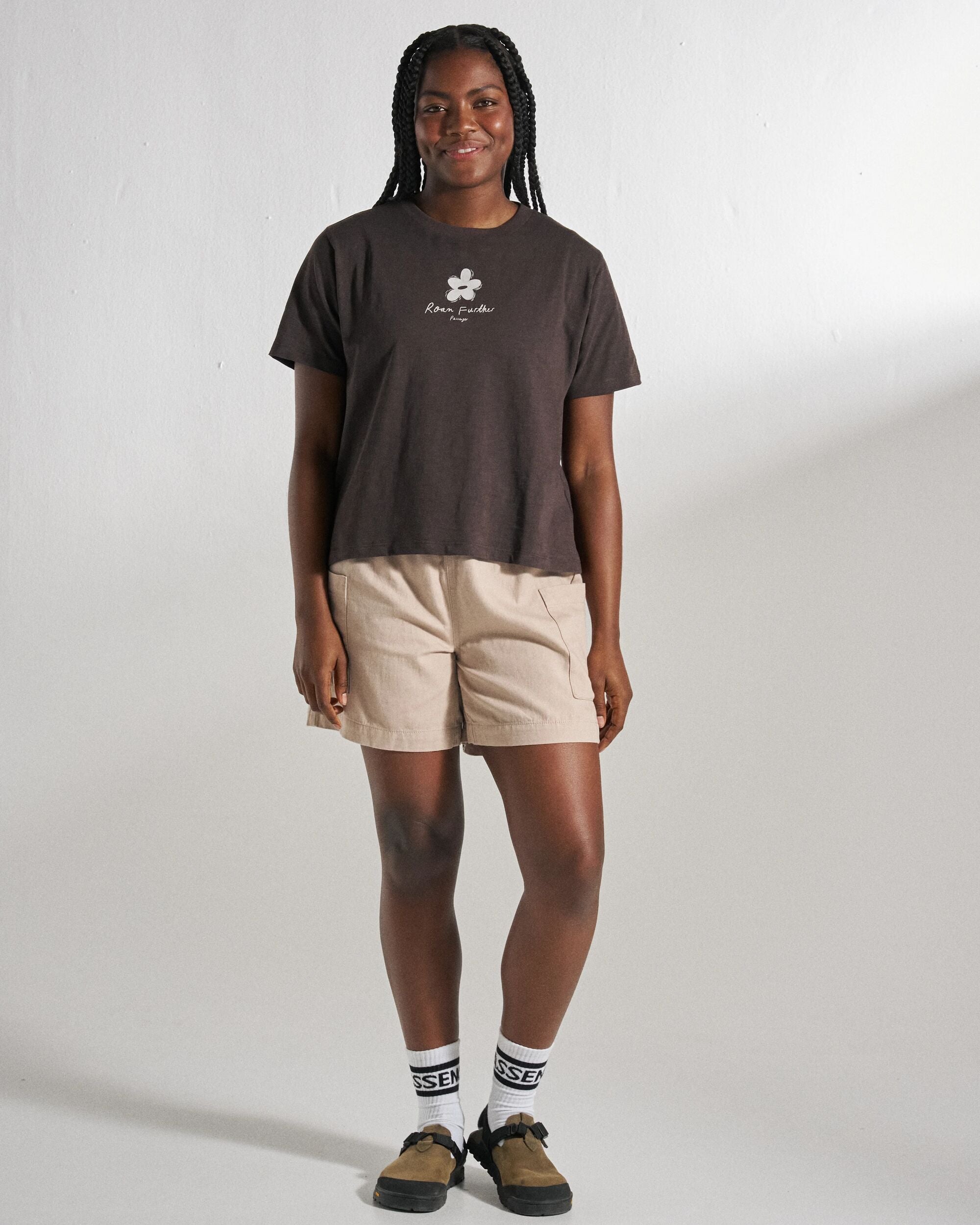 Women's Roam Further T-Shirt - Espresso - Studio Model