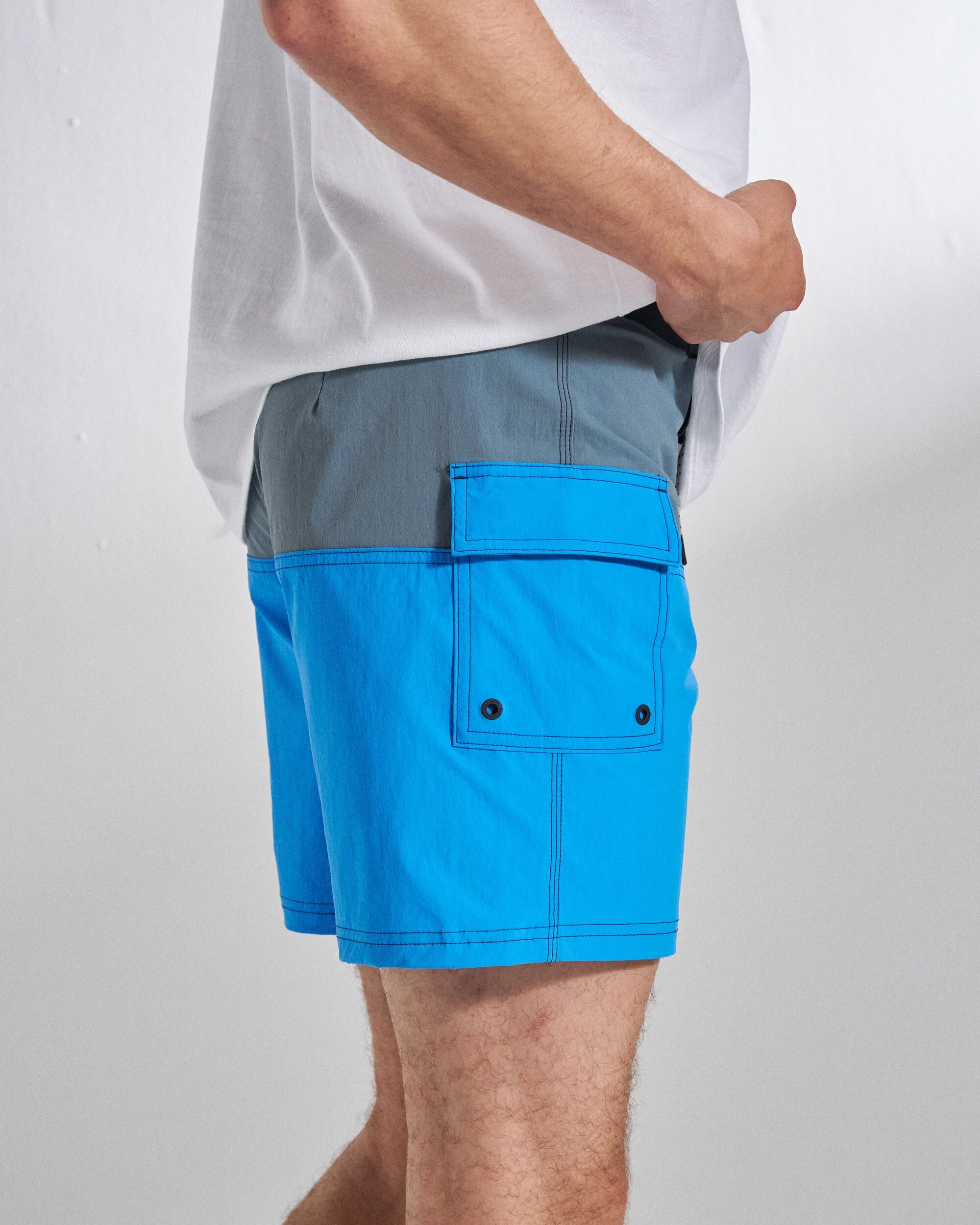 Cutback NetPlus® 17" Boardshort - Storm Grey/Marine Blue - Studio Model