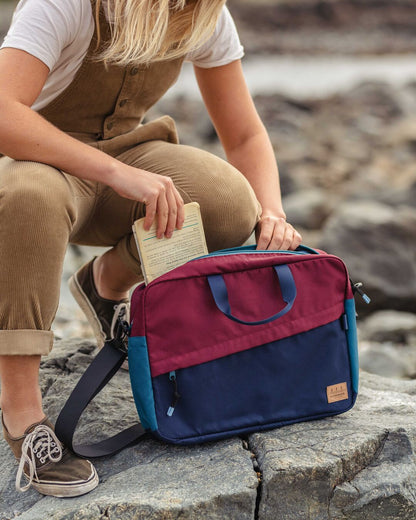 Male_Recycled Messenger Bag - Navy/Burgundy